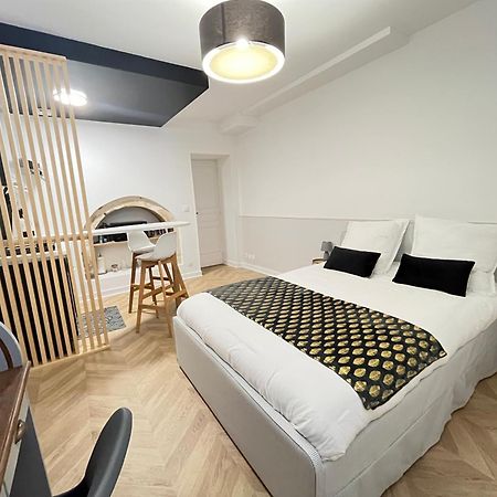 Le Studio Haslay Seraucourt En Plein Coeur De Ville De Bourges - Charme De L Ancien Et Confort Contemporain Bilik gambar