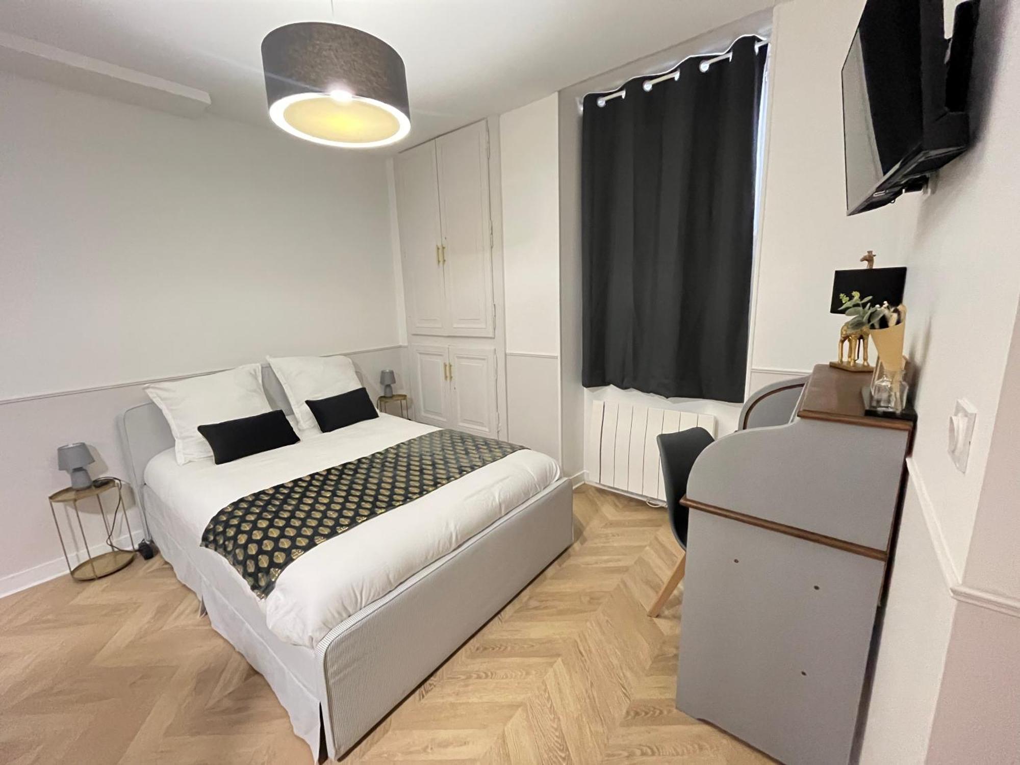 Le Studio Haslay Seraucourt En Plein Coeur De Ville De Bourges - Charme De L Ancien Et Confort Contemporain Bilik gambar