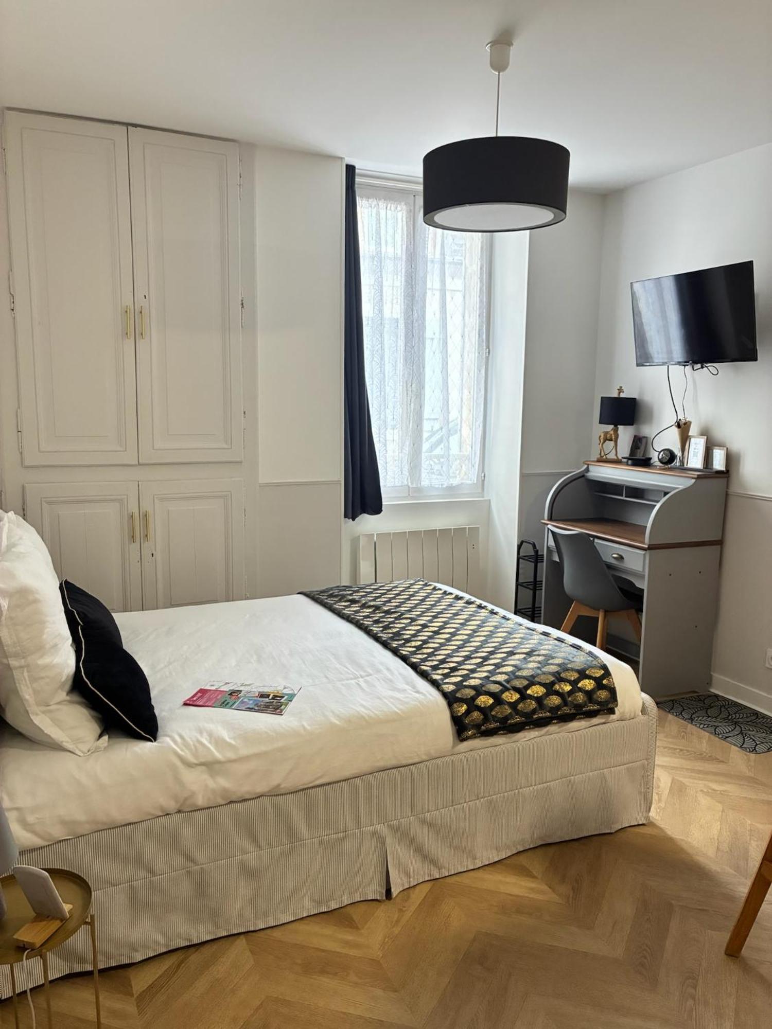Le Studio Haslay Seraucourt En Plein Coeur De Ville De Bourges - Charme De L Ancien Et Confort Contemporain Luaran gambar