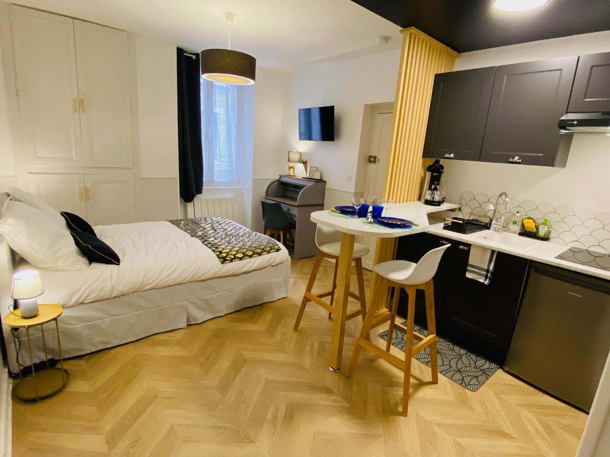 Le Studio Haslay Seraucourt En Plein Coeur De Ville De Bourges - Charme De L Ancien Et Confort Contemporain Luaran gambar